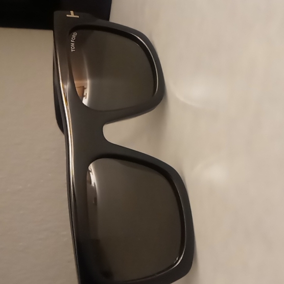 Tom Ford Sunglasses - Picture 2 of 4